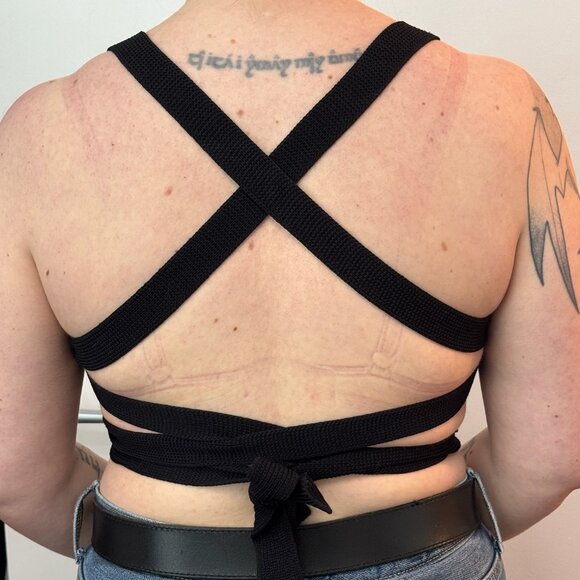 ✨ Wilfred / Aritzia | Open tie back Knit Crop tank top | Size S ✨ - Picture 2 of 9